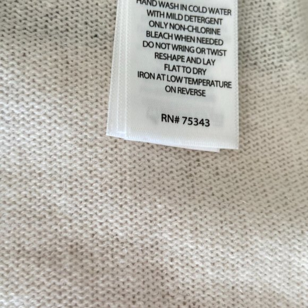 NWT TAHARI 100% 2- PLY CASHMERE Sweater Whole Cut Sleeve V- Neck Pearl Large - Picture 4 of 5